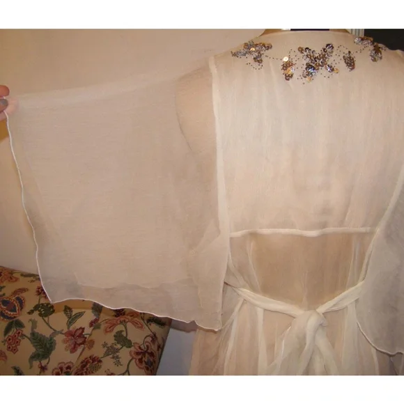 New LULUMARI Silk Ivory Flowy Sequin Top M/L 8-10 - Picture 7 of 7